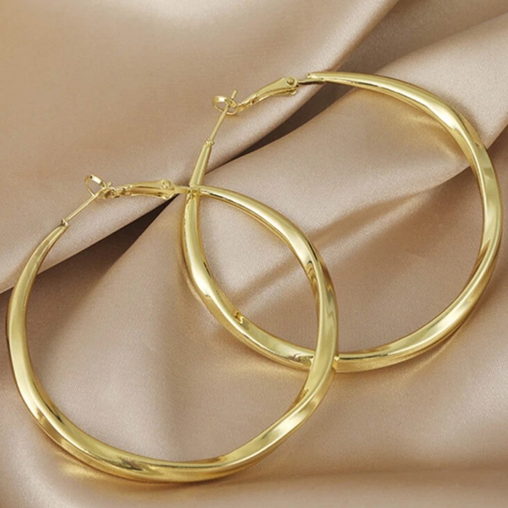 New Simple Delicate Twisted Hoop Earrings